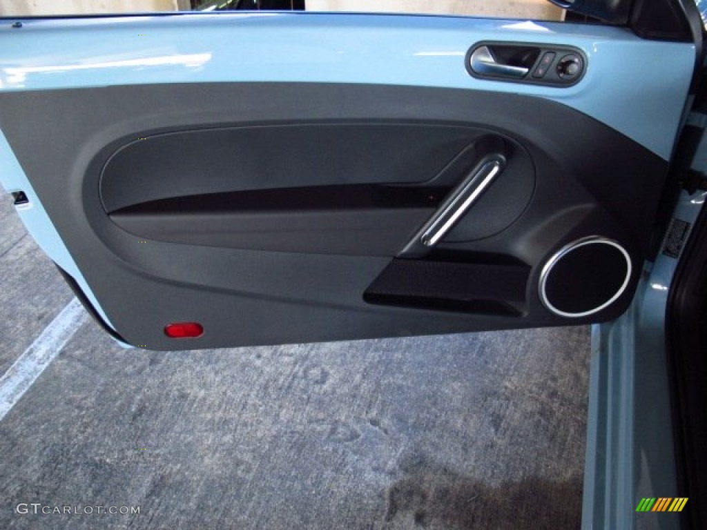 2014 Volkswagen Beetle 2.5L Titan Black Door Panel Photo #86355756