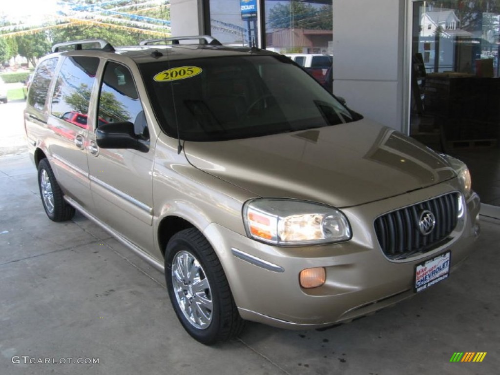 Cashmere Metallic Buick Terraza