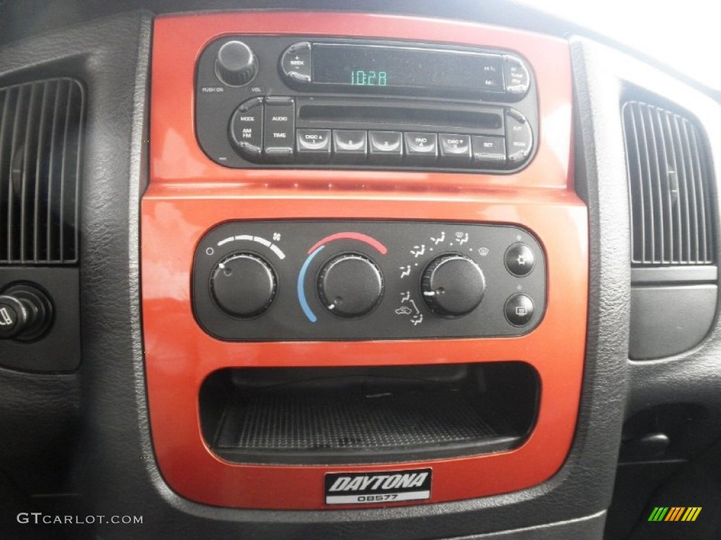 2005 Dodge Ram 1500 SLT Daytona Quad Cab Controls Photo #86367177