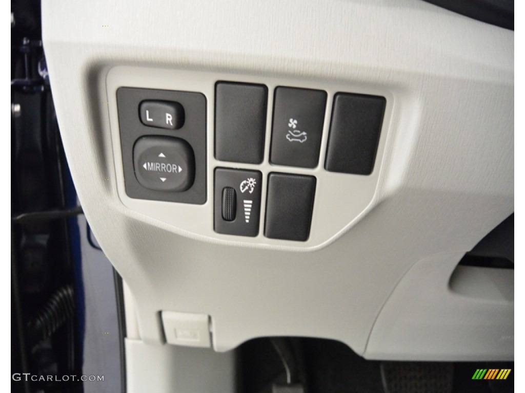 2013 Prius Four Hybrid - Nautical Blue Metallic / Misty Gray photo #26
