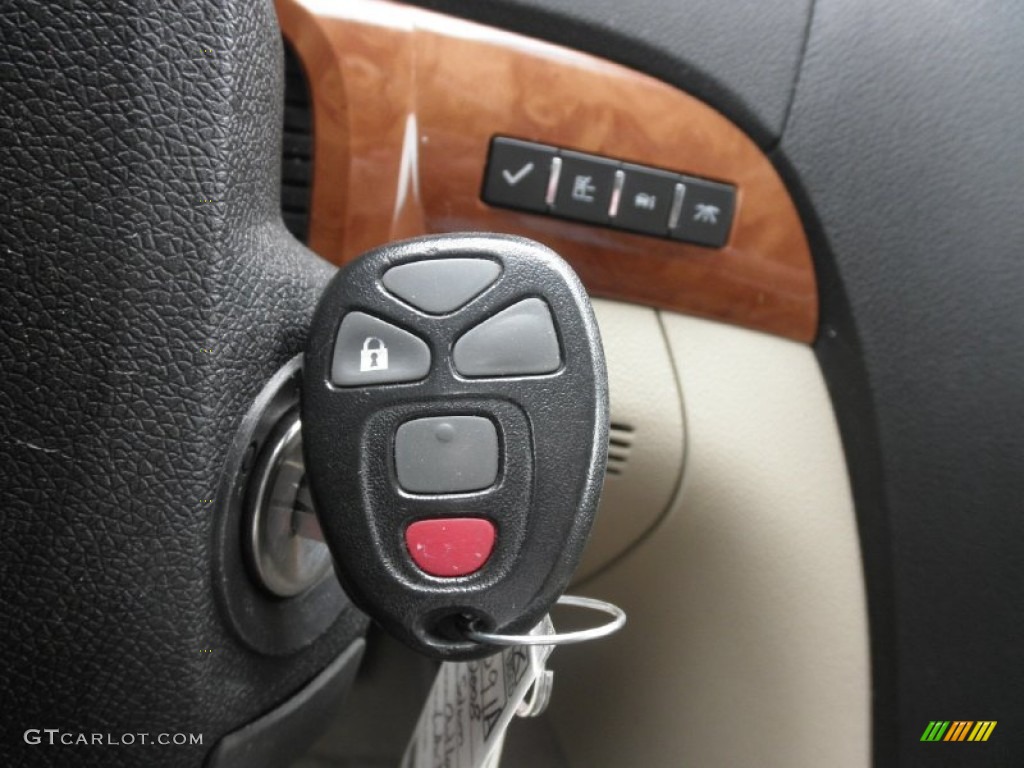 2008 Saturn Outlook XR Keys Photos