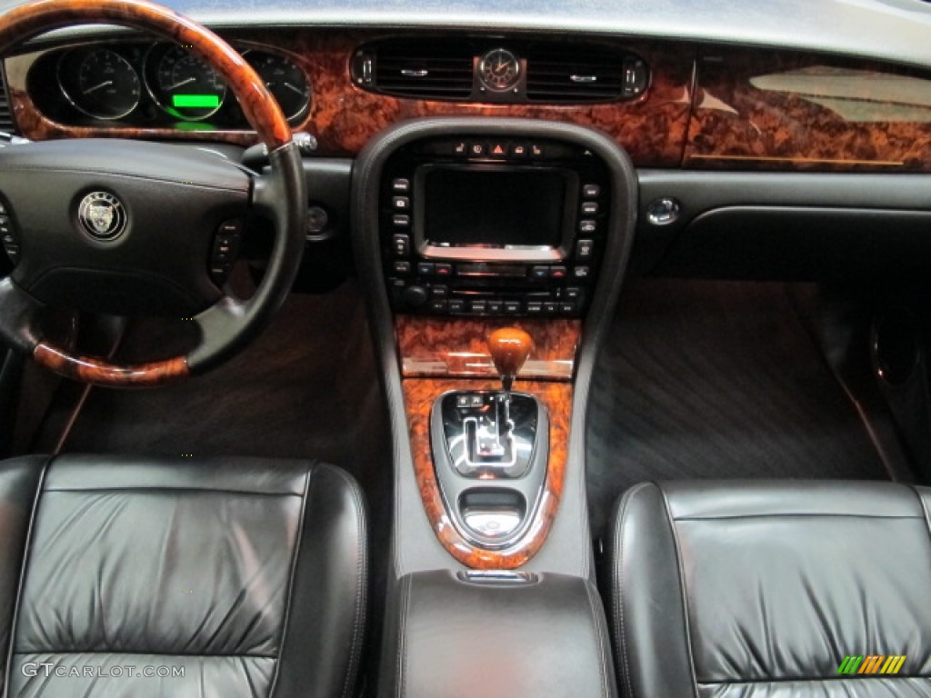 2007 Jaguar XJ Vanden Plas Dashboard Photos