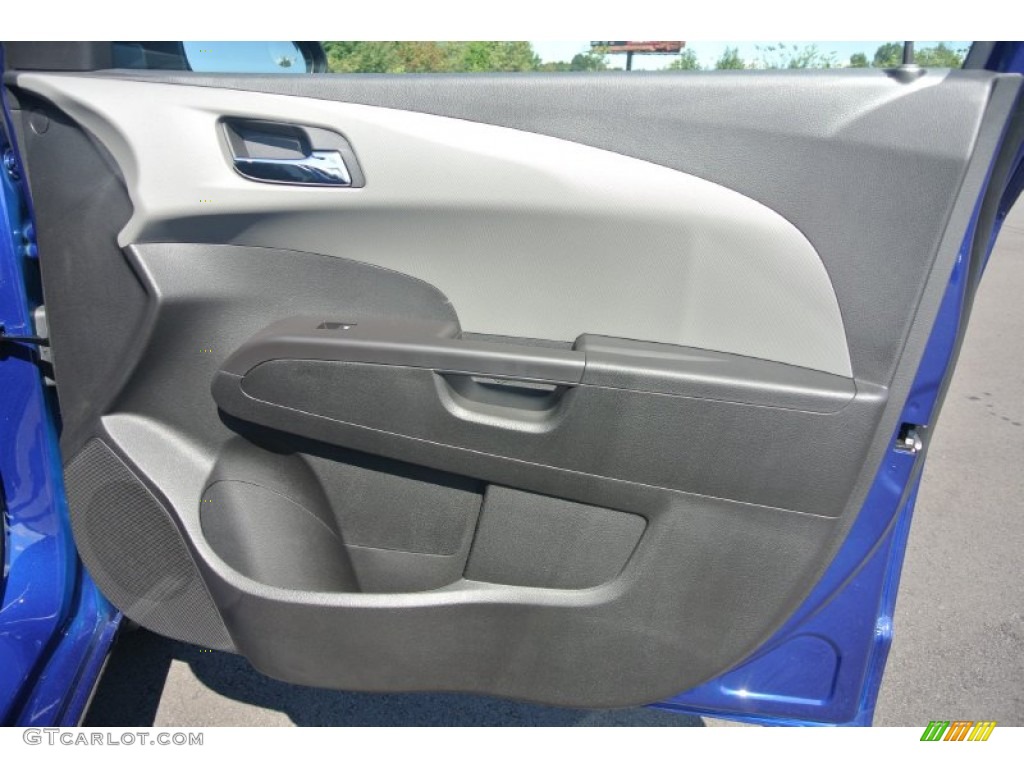 2013 Chevrolet Sonic LT Hatch Jet Black/Dark Titanium Door Panel Photo #86374446