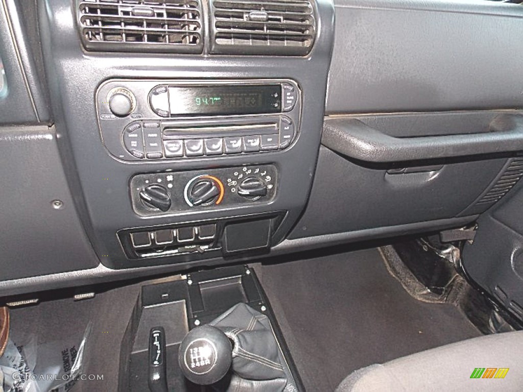 2006 Wrangler SE 4x4 - Black / Dark Slate Gray photo #17