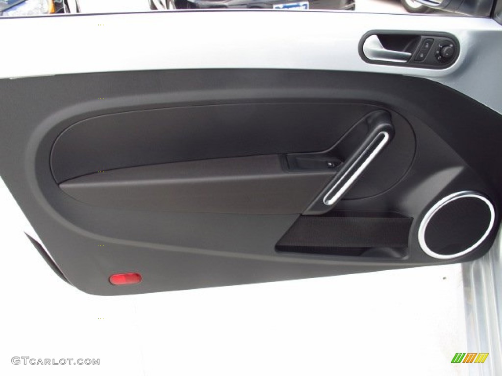 2014 Volkswagen Beetle 2.5L Titan Black Door Panel Photo #86374761
