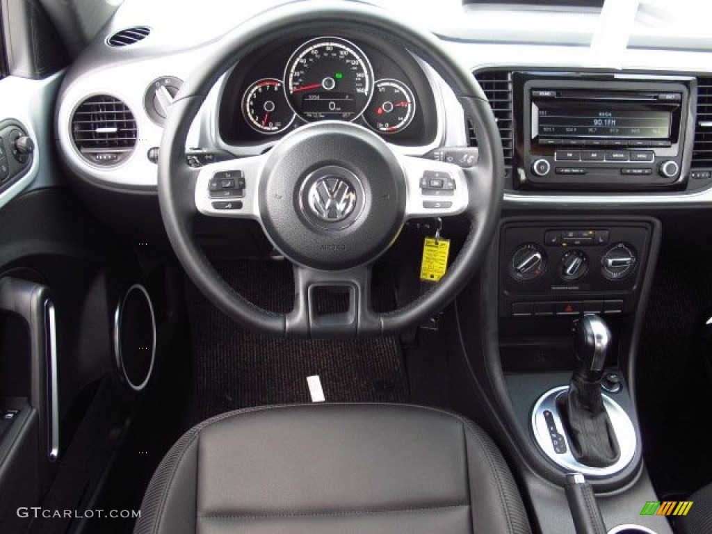 2014 Volkswagen Beetle 2.5L Titan Black Dashboard Photo #86374819