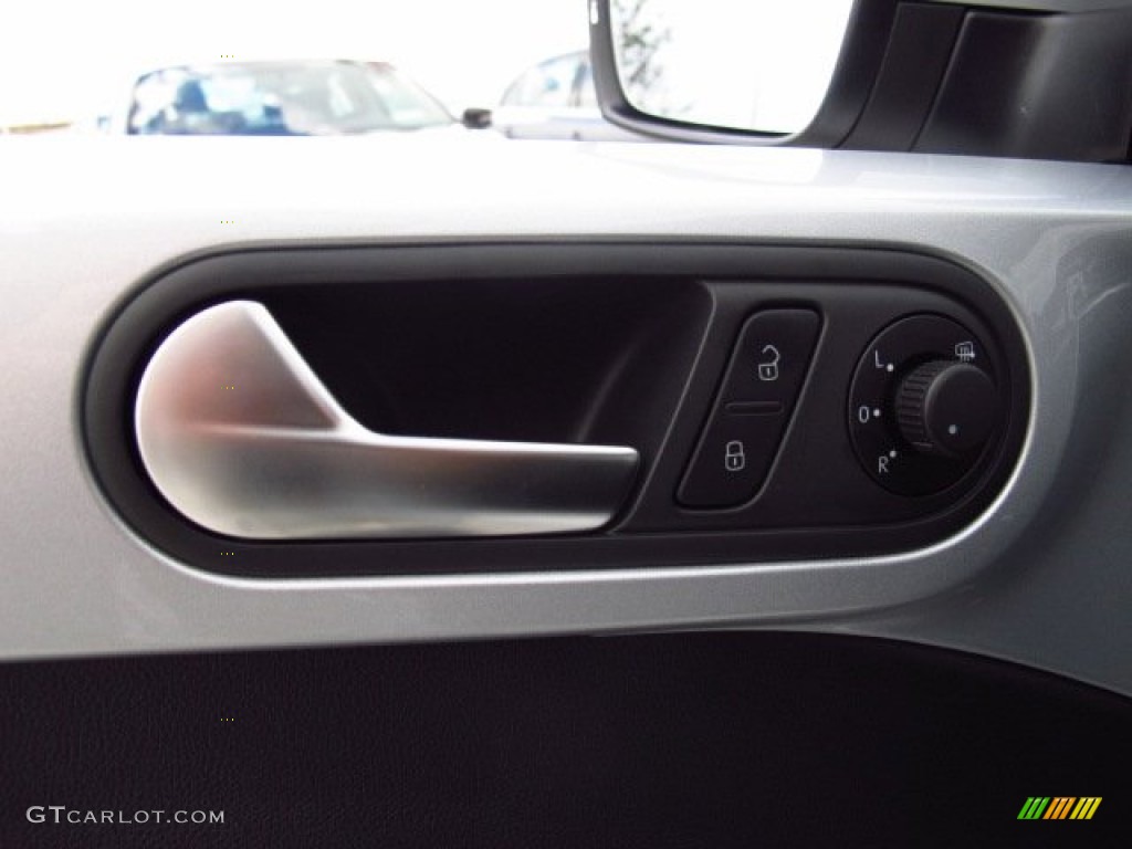 2014 Volkswagen Beetle 2.5L Controls Photo #86374863