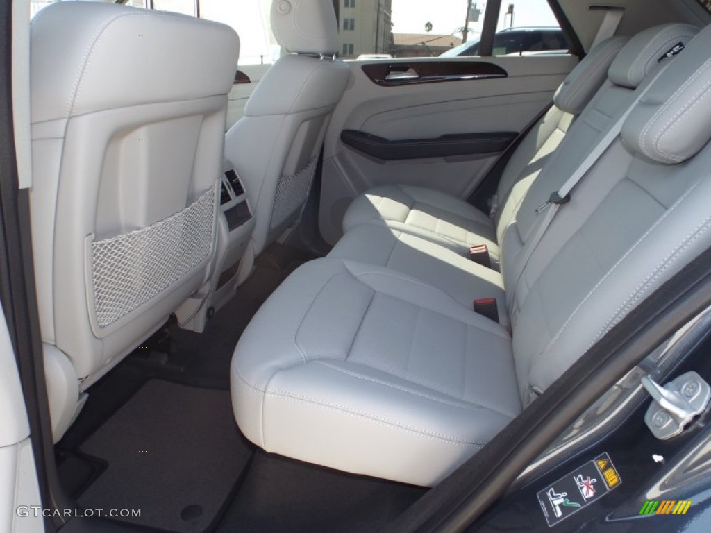 2014 Mercedes-Benz ML 350 Rear Seat Photos