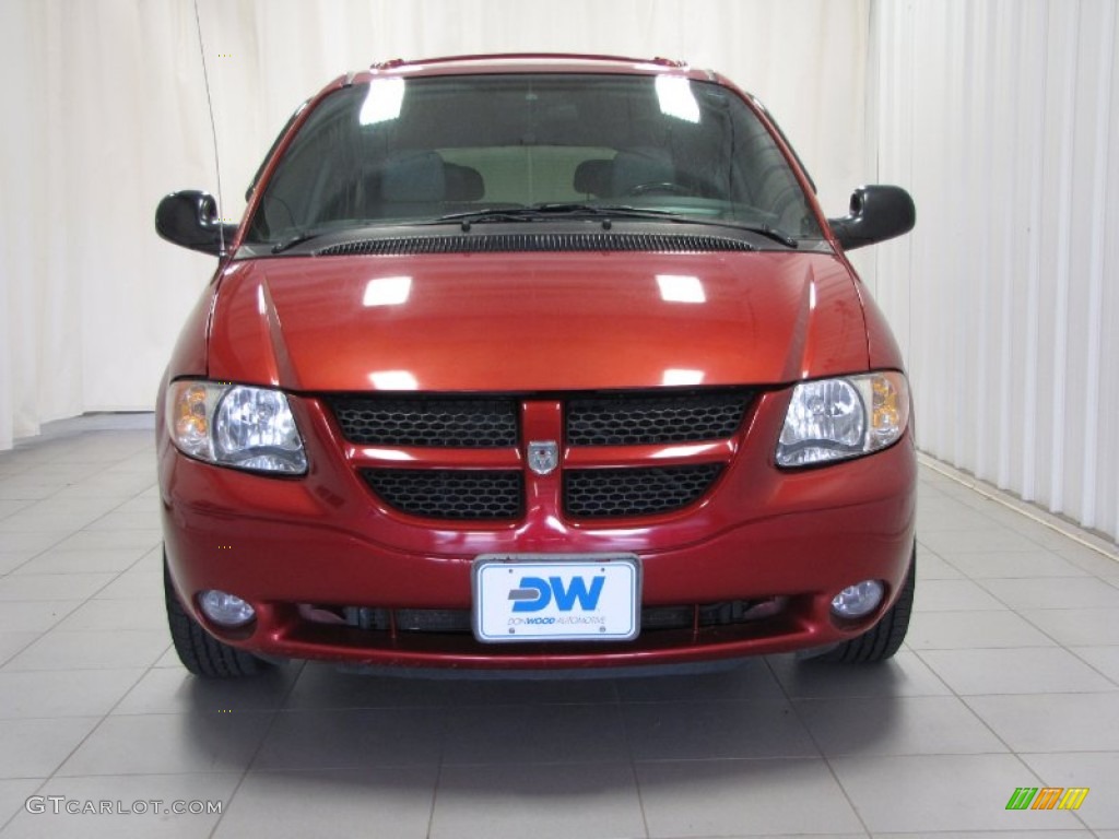 2004 Grand Caravan SXT - Inferno Red Tinted Pearl / Medium Slate Gray photo #2