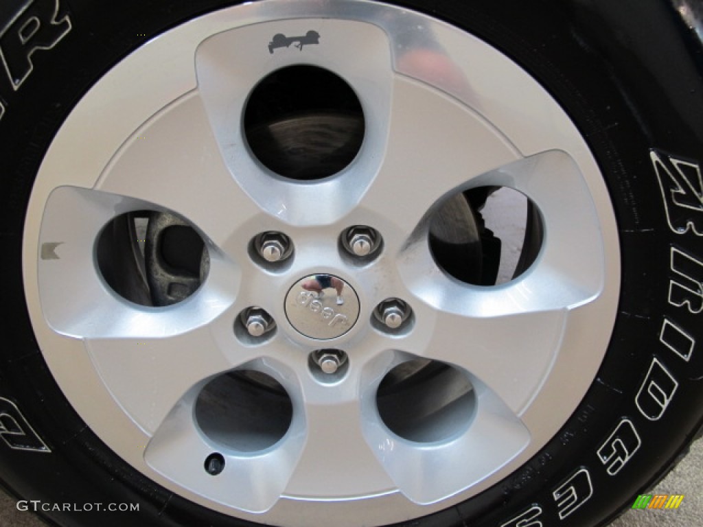 2013 Jeep Wrangler Unlimited Sahara 4x4 Wheel Photos