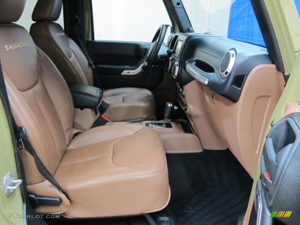 2013 Jeep Wrangler Unlimited Sahara 4x4 Front Seat Photo #86376879