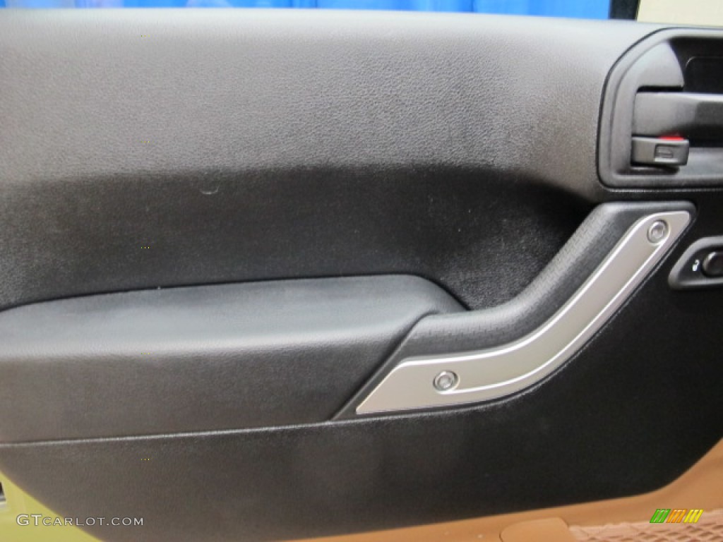 2013 Wrangler Unlimited Sahara 4x4 - Commando Green / Black/Dark Saddle photo #40