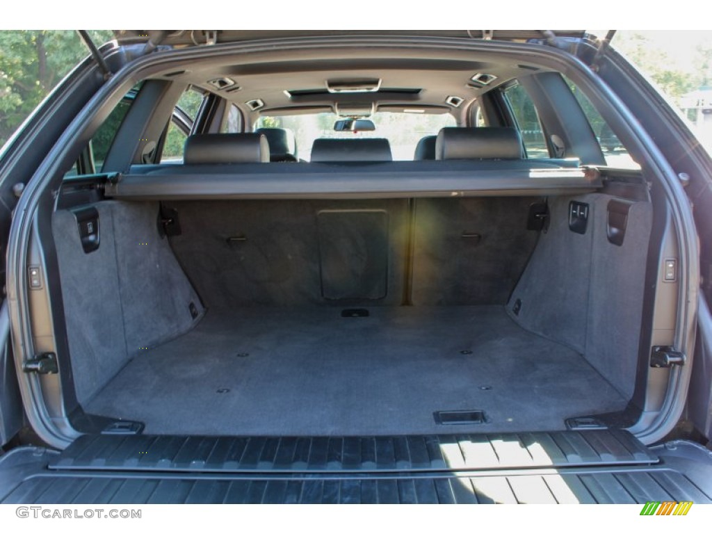 2002 BMW X5 4.6is Trunk Photos