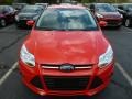 Race Red - Focus SE Hatchback Photo No. 6