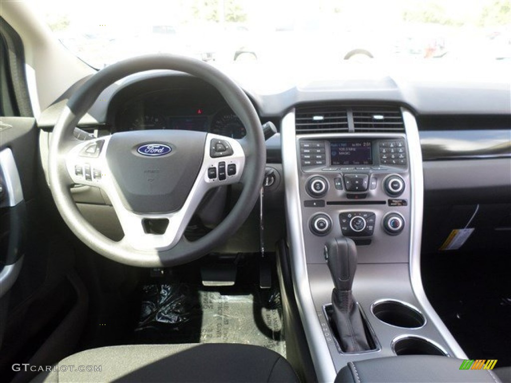 2013 Ford Edge SE Dashboard Photos