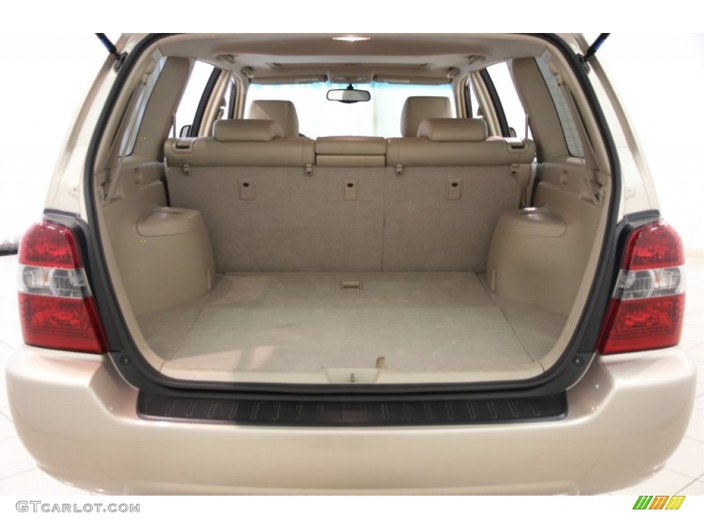 2004 Toyota Highlander Limited V6 4WD Trunk Photos