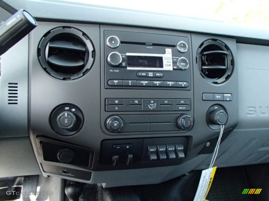 2014 F350 Super Duty XL SuperCab 4x4 Utility Truck - Oxford White / Steel photo #17