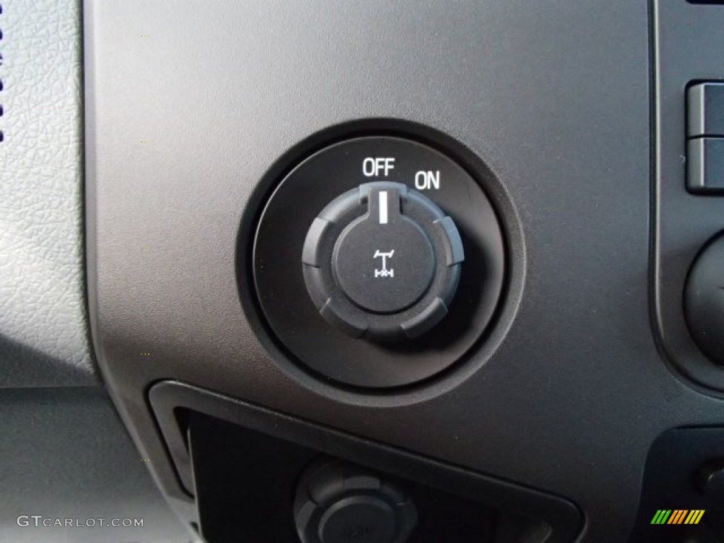 2014 F350 Super Duty XL SuperCab 4x4 - Oxford White / Steel photo #16