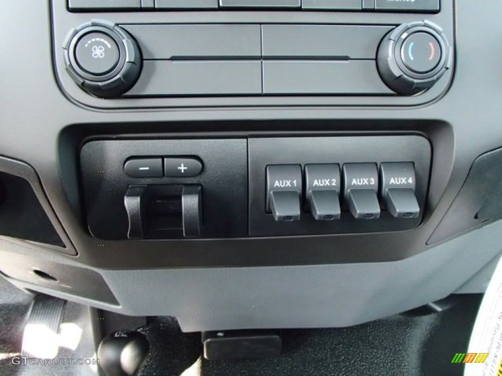2014 Ford F350 Super Duty XLT Regular Cab 4x4 Controls Photo #86388879