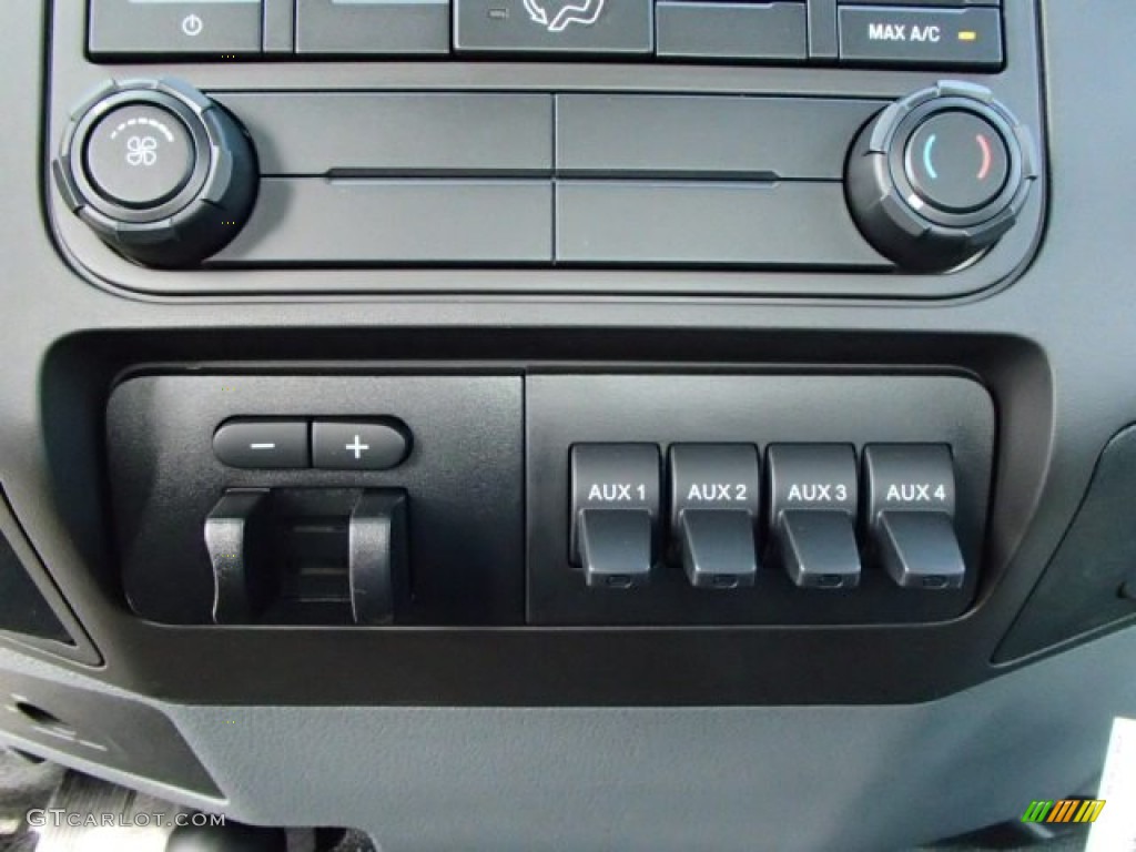 2014 F350 Super Duty XL Regular Cab 4x4 - Oxford White / Steel photo #17