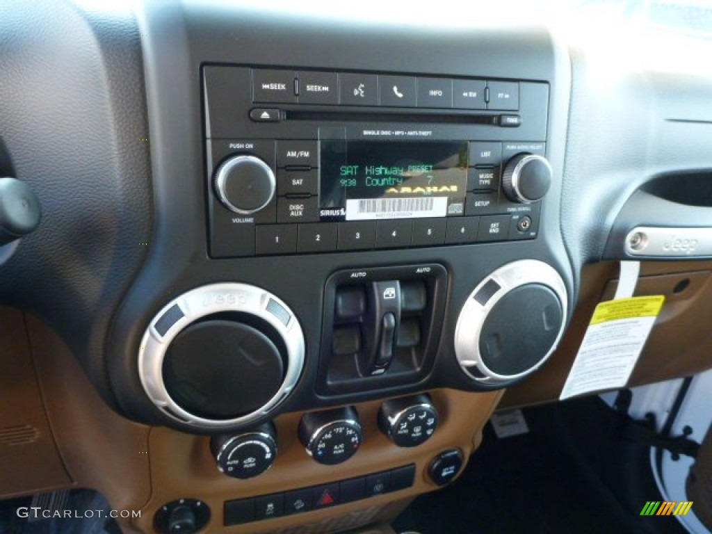 2014 Wrangler Unlimited Sahara 4x4 - Bright White / Black/Dark Saddle photo #19