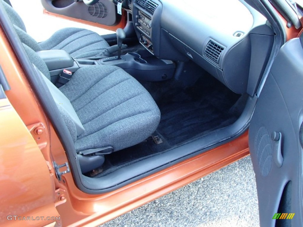 2004 Cavalier Sedan - Sunburst Orange / Graphite photo #10