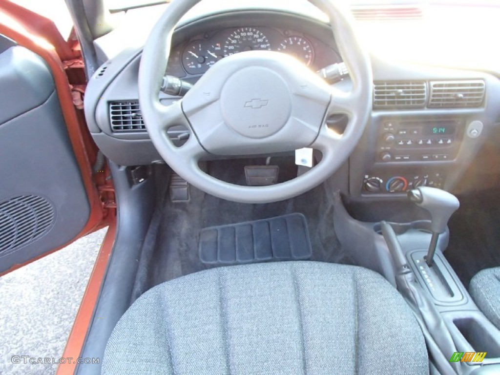 2004 Cavalier Sedan - Sunburst Orange / Graphite photo #14