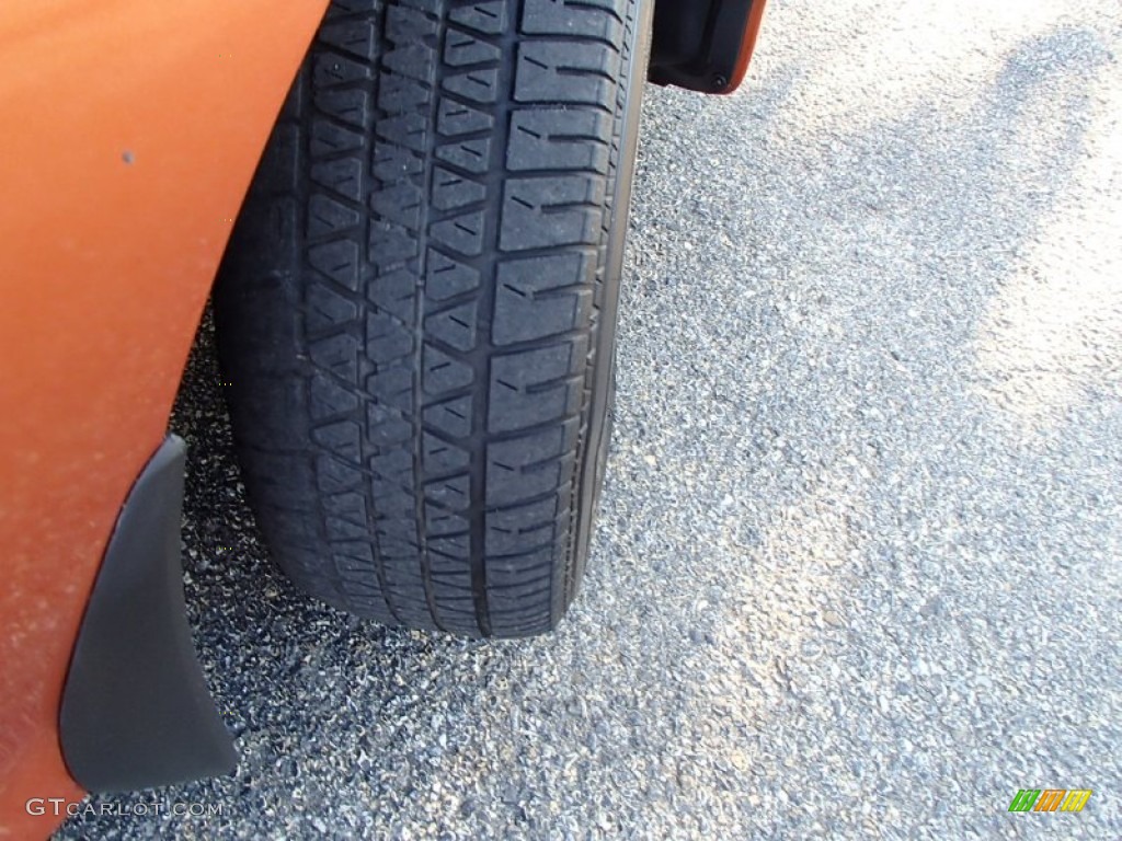 2004 Cavalier Sedan - Sunburst Orange / Graphite photo #20