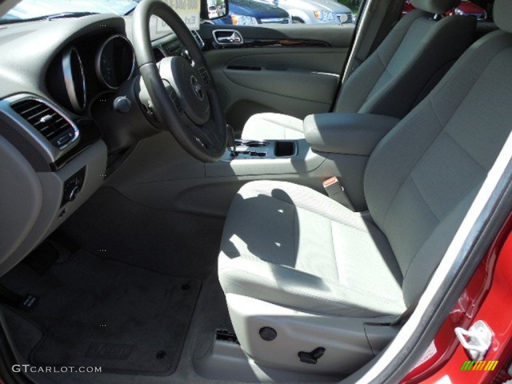 2011 Grand Cherokee Laredo - Inferno Red Crystal Pearl / Dark Graystone/Medium Graystone photo #4