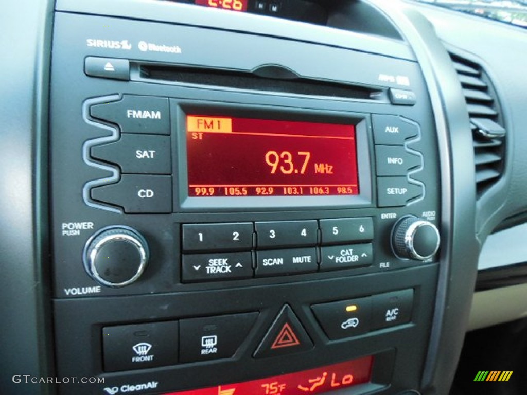 2011 Kia Sorento EX V6 Audio System Photos
