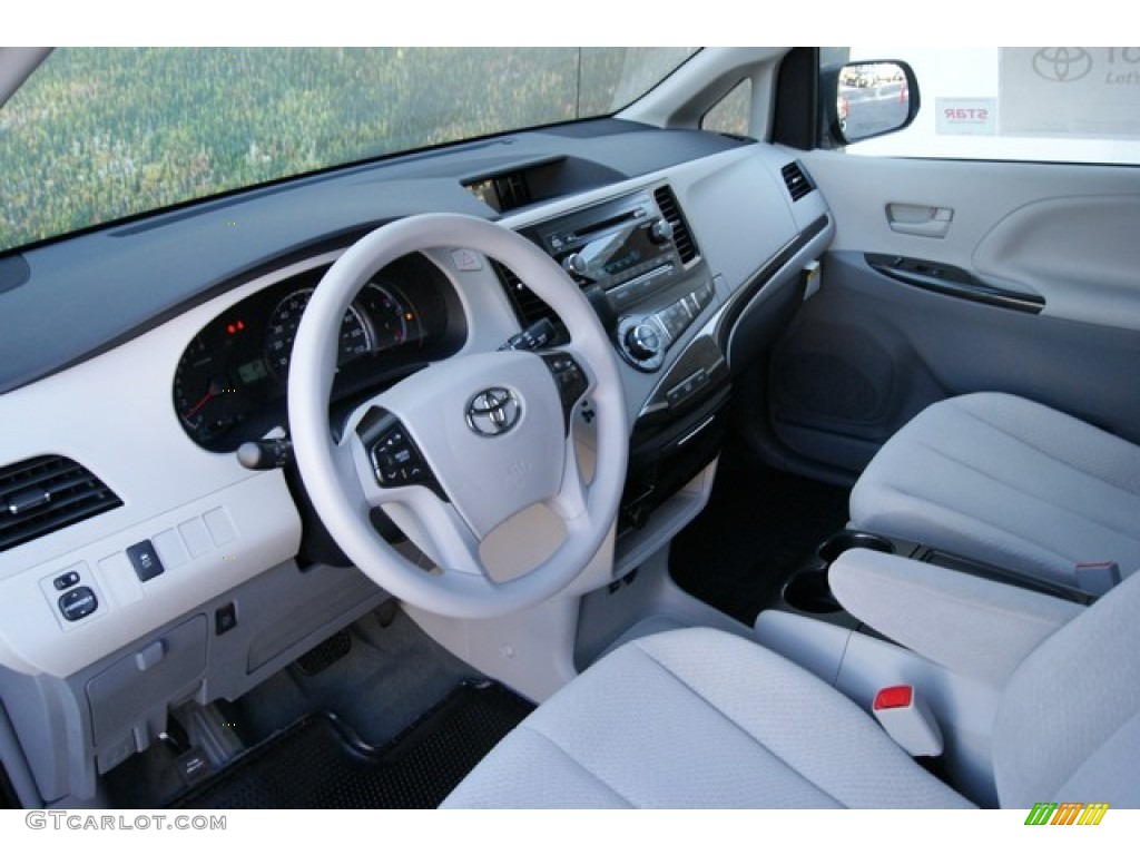 Light Gray Interior 2014 Toyota Sienna LE Photo #86396472
