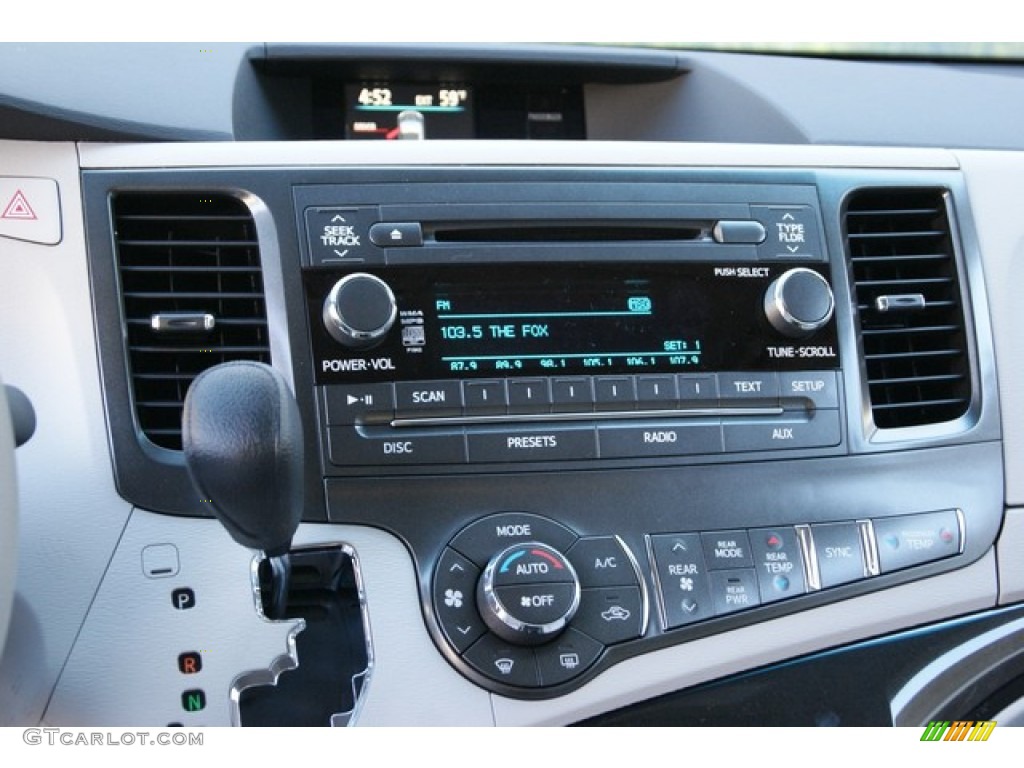 2014 Toyota Sienna LE Audio System Photos
