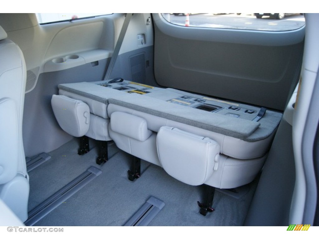 2014 Toyota Sienna XLE AWD Rear Seat Photos