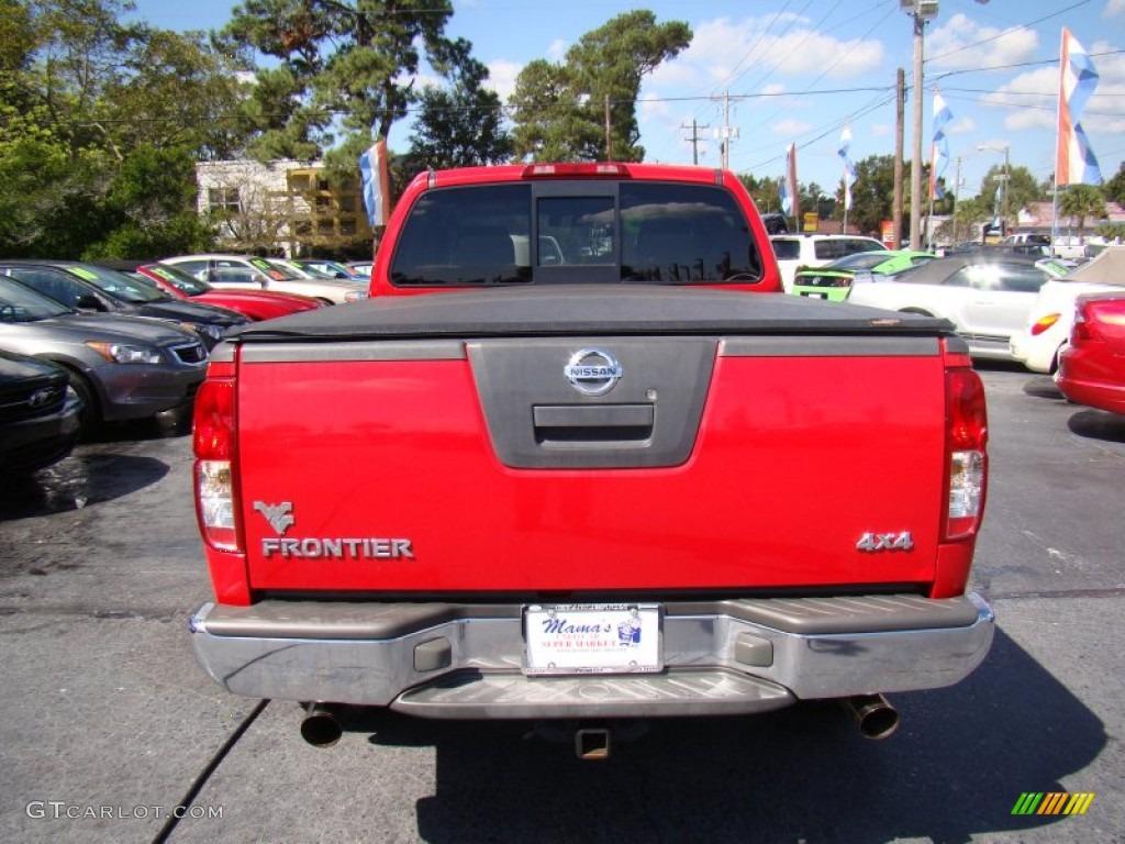 2005 Frontier SE King Cab 4x4 - Aztec Red / Graphite photo #7