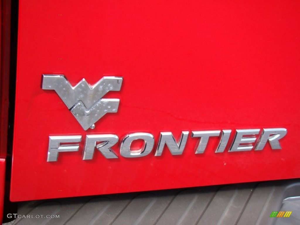 2005 Frontier SE King Cab 4x4 - Aztec Red / Graphite photo #28