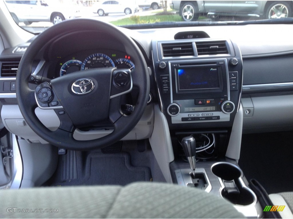 2013 Camry Hybrid LE - Classic Silver Metallic / Light Gray photo #8