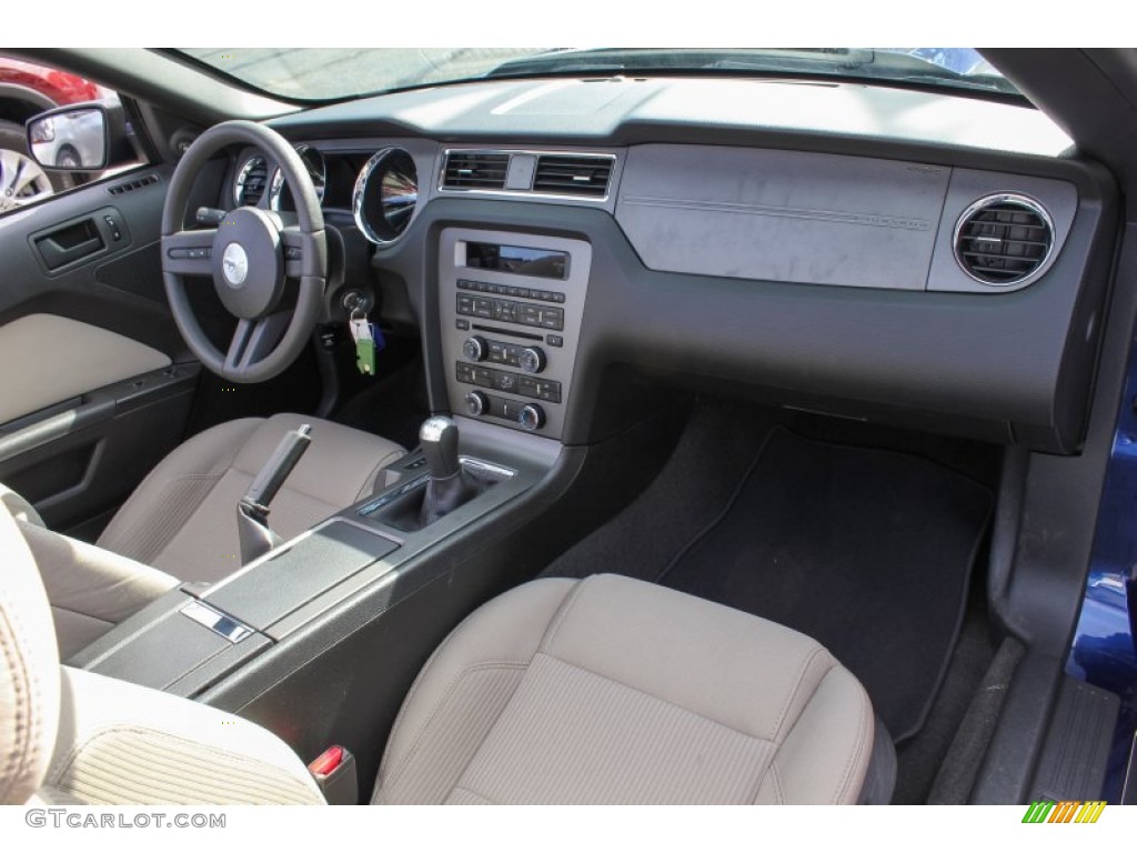 2012 Ford Mustang GT Convertible Dashboard Photos