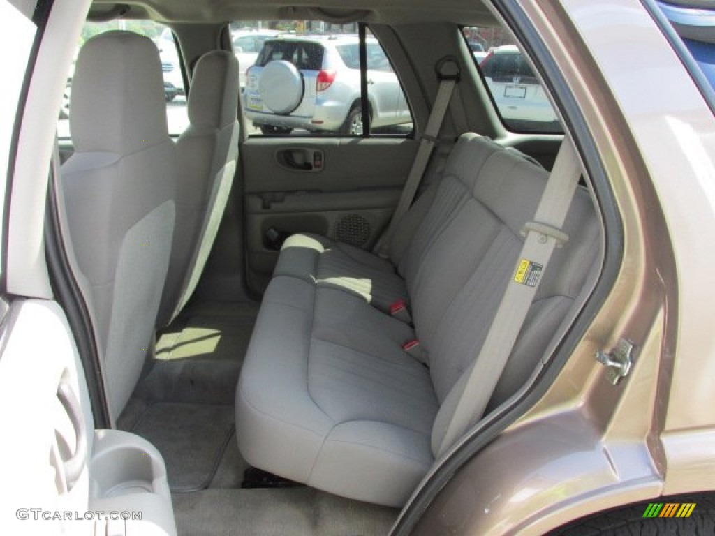 2004 Blazer LS 4x4 - Sandalwood Metallic / Medium Gray photo #16