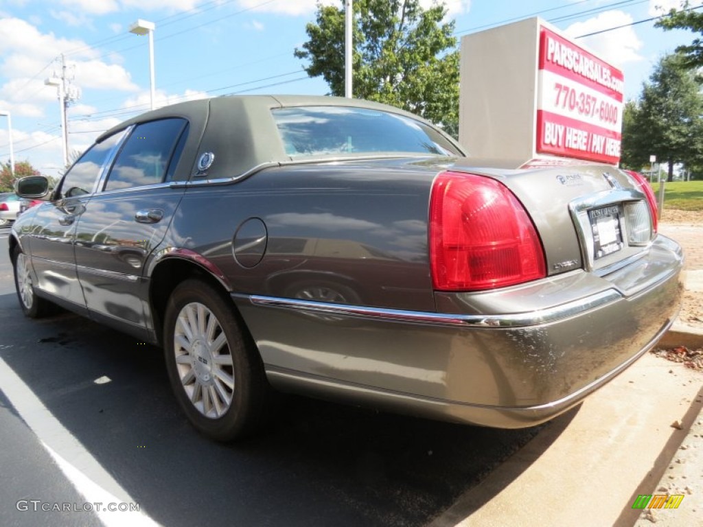 2003 Town Car Executive - Charcoal Grey Metallic / Dark Stone/Medium Light Stone photo #2