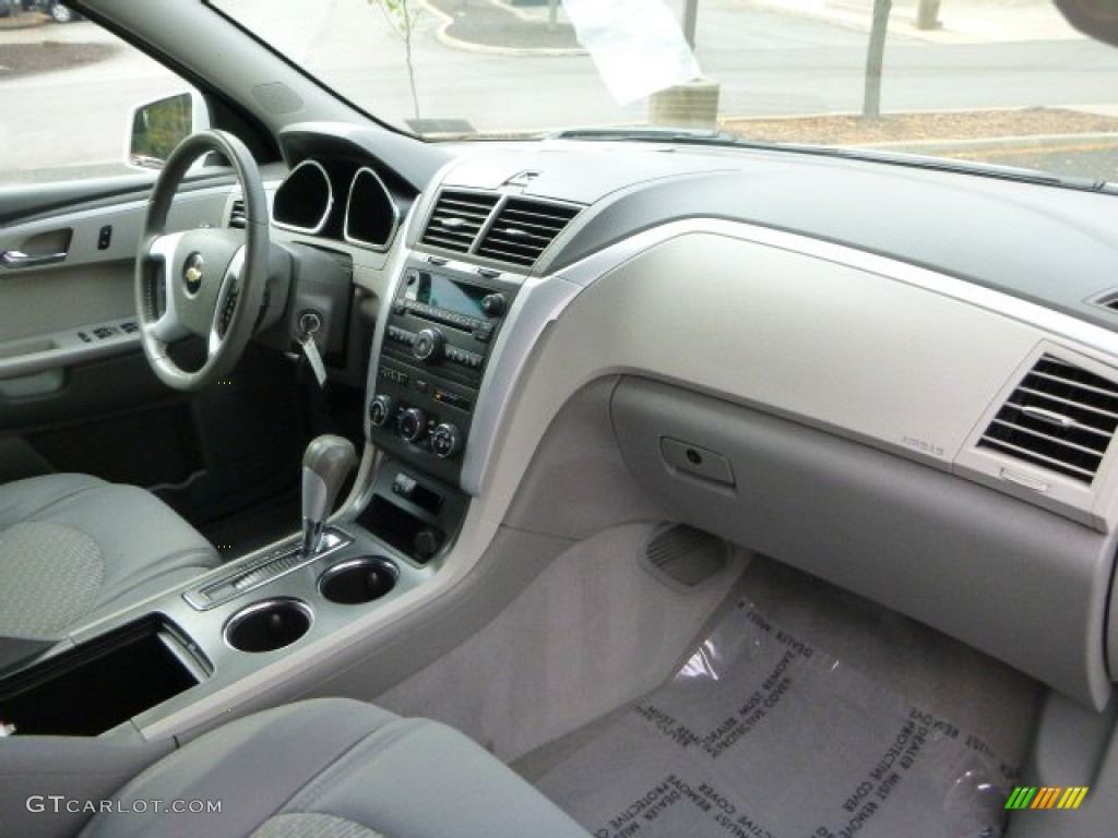 2010 Traverse LT AWD - Summit White / Dark Gray/Light Gray photo #11