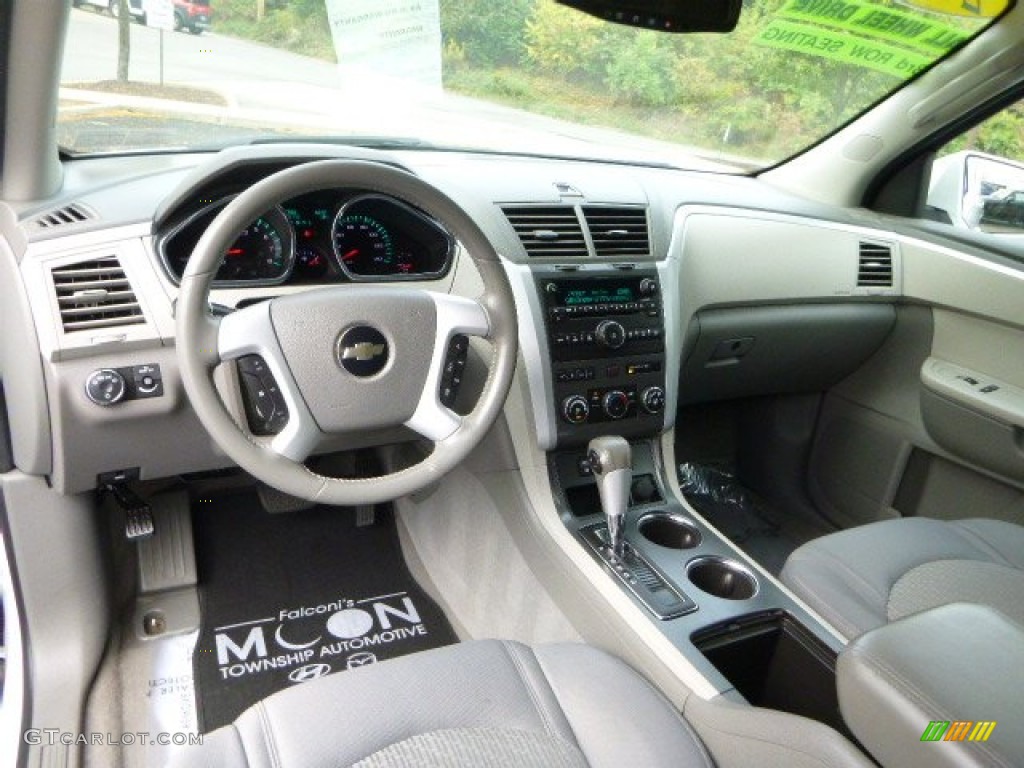 2010 Traverse LT AWD - Summit White / Dark Gray/Light Gray photo #19