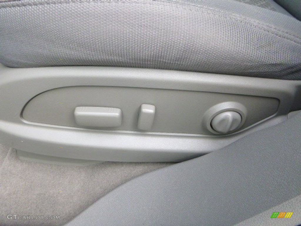 2010 Traverse LT AWD - Summit White / Dark Gray/Light Gray photo #22