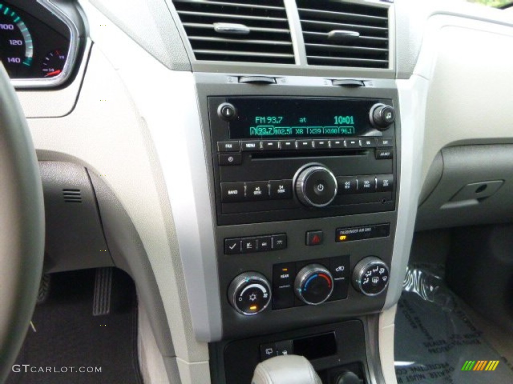 2010 Traverse LT AWD - Summit White / Dark Gray/Light Gray photo #23