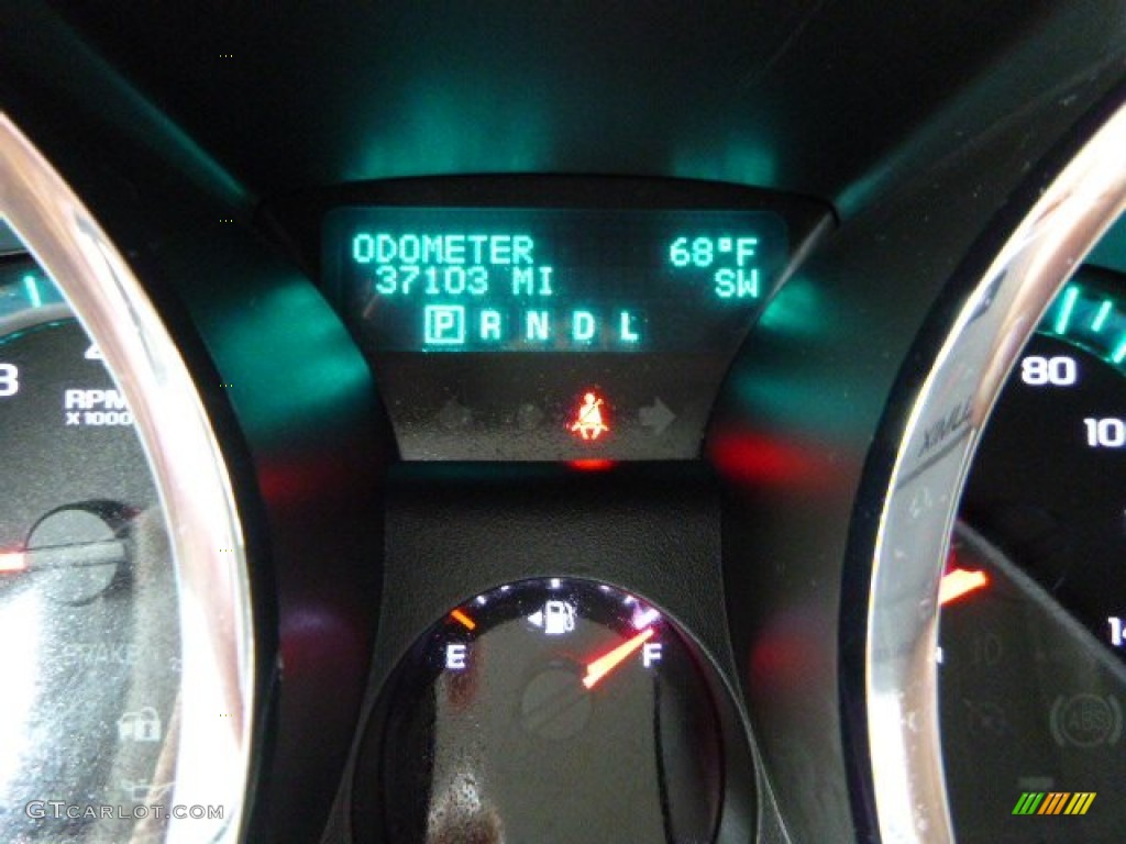 2010 Traverse LT AWD - Summit White / Dark Gray/Light Gray photo #25