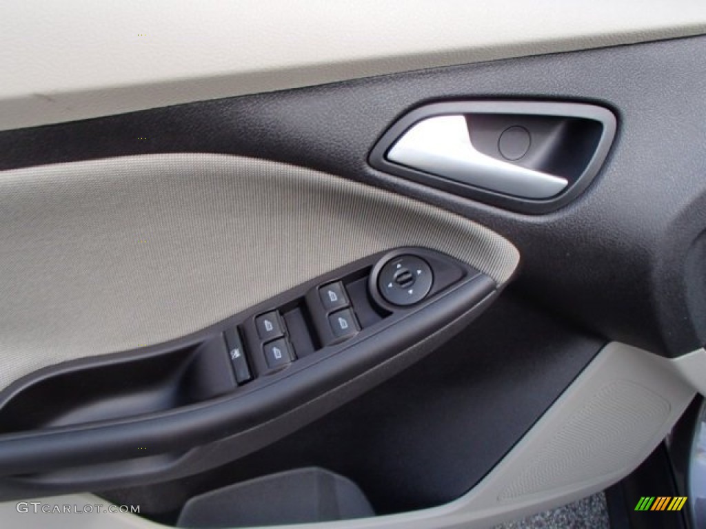 2014 Focus SE Sedan - Sterling Gray / Medium Light Stone photo #15