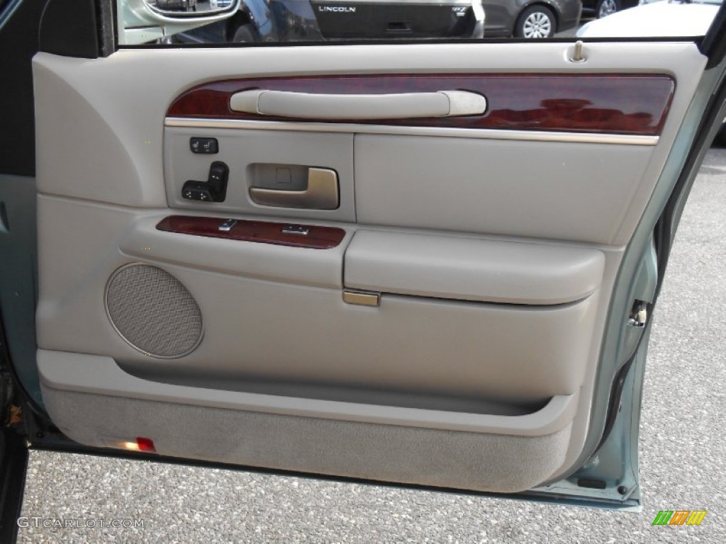 2005 Lincoln Town Car Signature Limited Light Parchment/Medium Dark Parchment Door Panel Photo #86424140