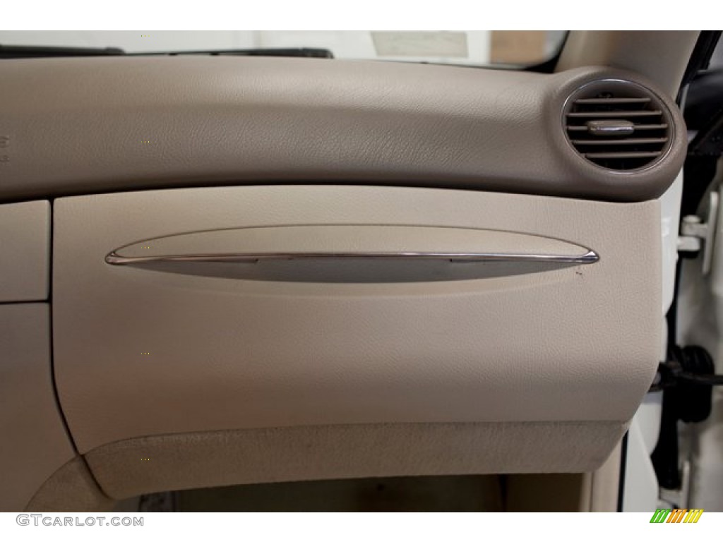 2007 CLK 550 Cabriolet - Arctic White / Stone photo #35