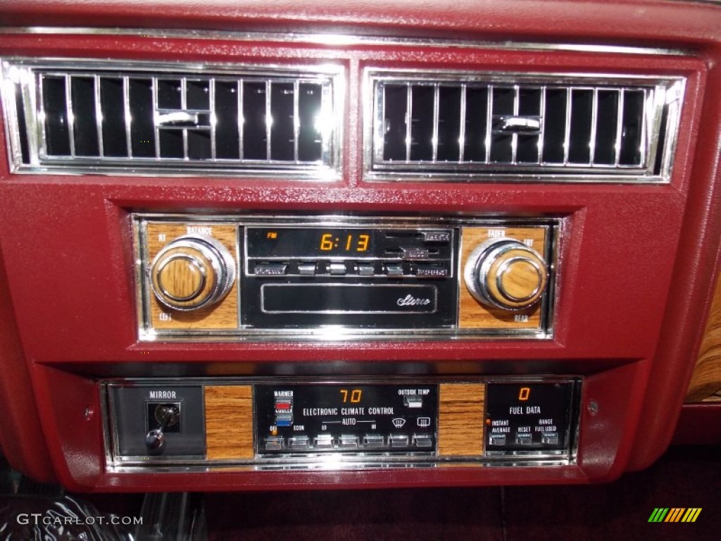 1983 Cadillac DeVille Sedan Controls Photo #86430141