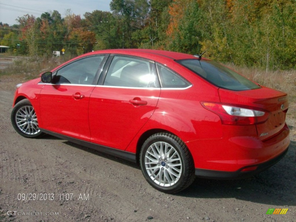 2012 Focus SEL Sedan - Race Red / Stone photo #5