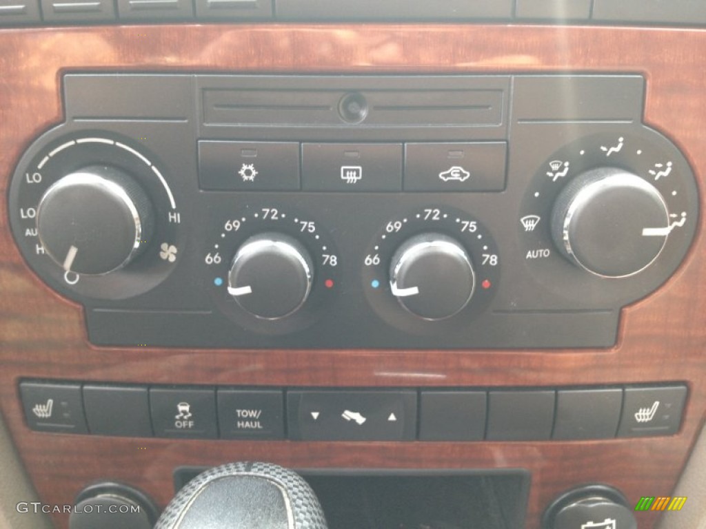 2005 Grand Cherokee Limited 4x4 - Dark Khaki Pearl / Dark Khaki/Light Graystone photo #26